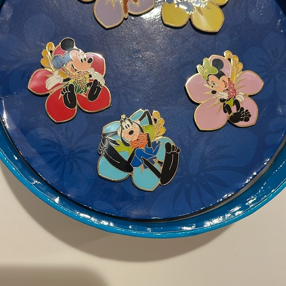 Disney Pins DCL Stitch’s High Sea Adventure Flower Lei Box of 5 Pins - Picture 5 of 6